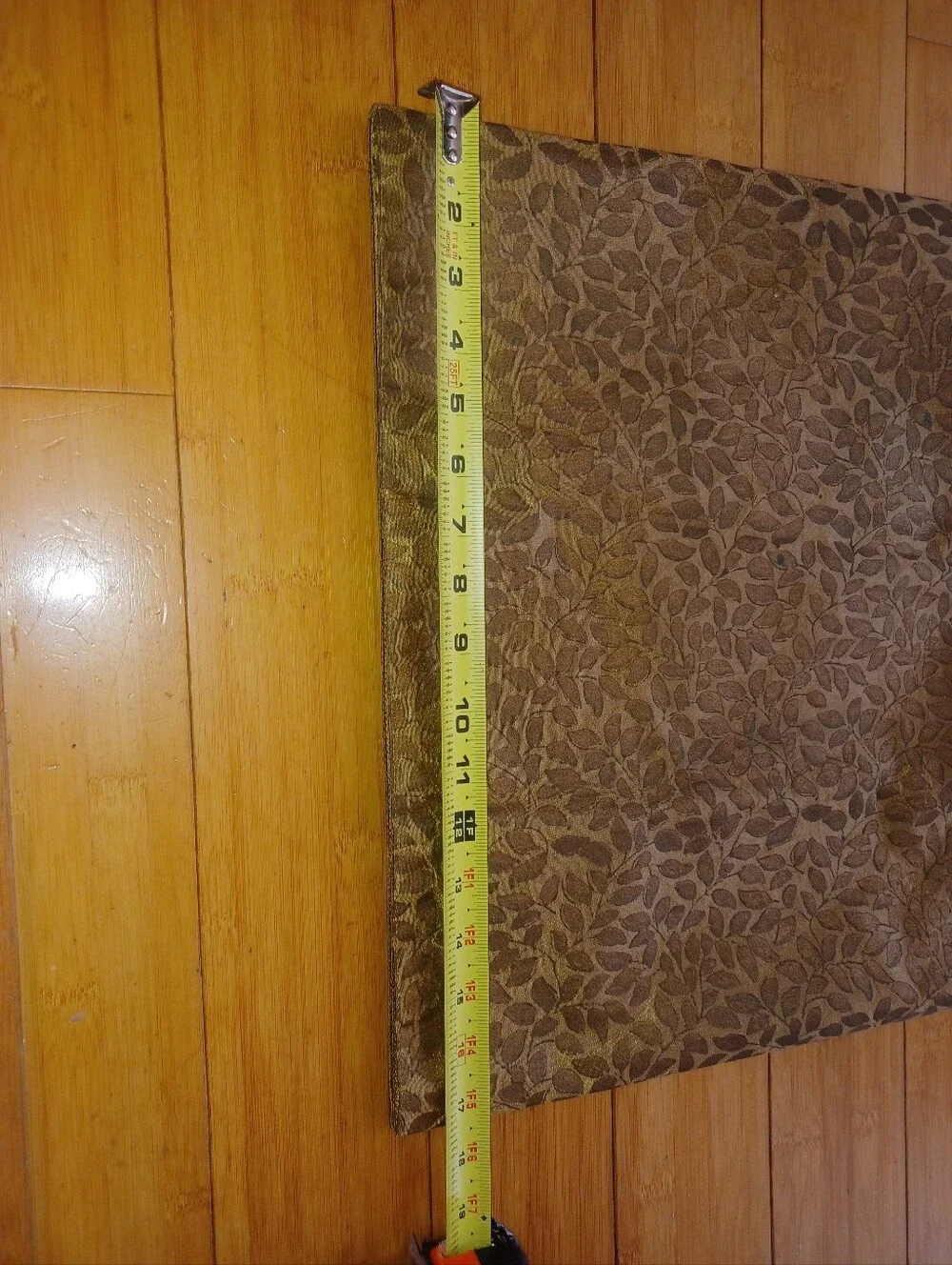 Elegant Leaf-Pattern Table Runner in Bronze/ Olive Green